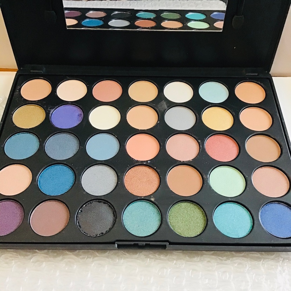 Celavi 35 Color Eyeshadow Palette (Spectrum)